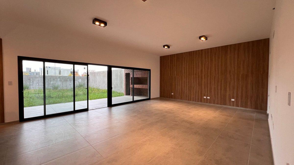 VENTA CASA DISTRITO SUR 3 DORM ESTRENAR UNA PLANTA