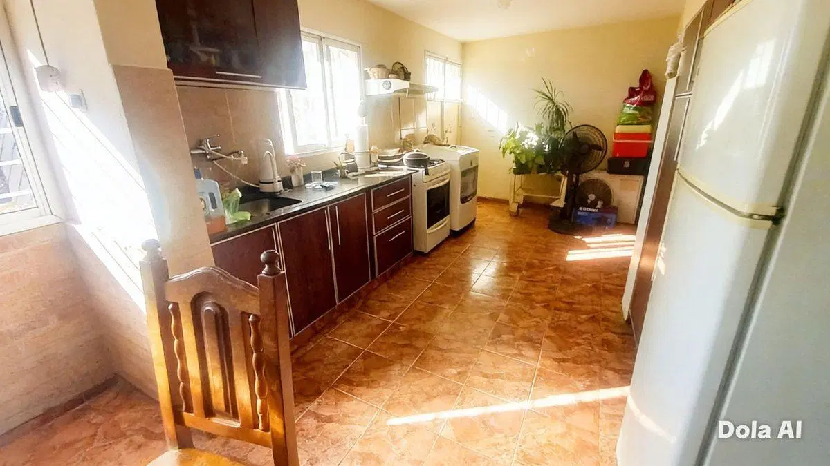 VENTA CASA CON PILETA  B° COLINAS VELEZ SARSFIELD 3