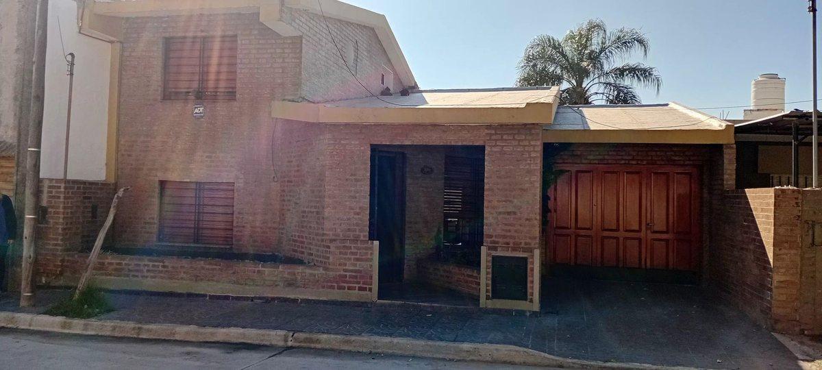 VENTA CASA CON PILETA B° COLINAS VELEZ SARSFIELD