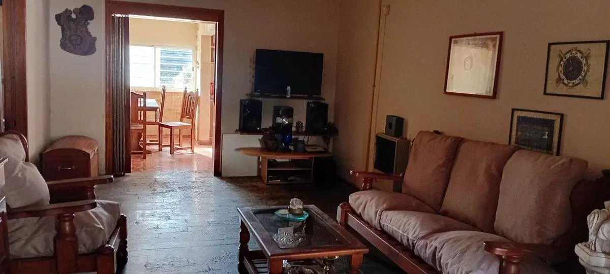 VENTA CASA CON PILETA  B° COLINAS VELEZ SARSFIELD 5