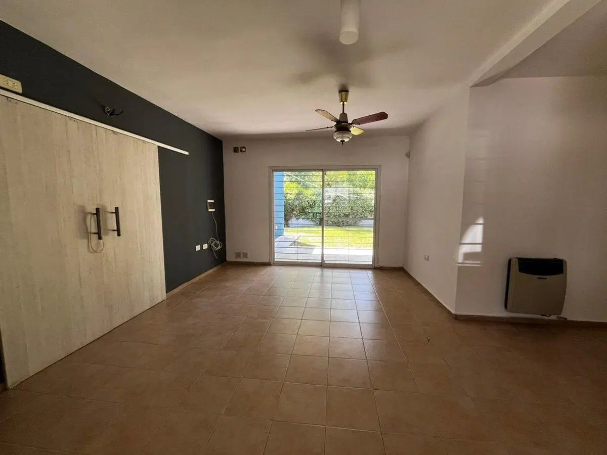 VENTA CASA HOUSING LA CALERA 2 DORMITORIOS Y PATIO 3
