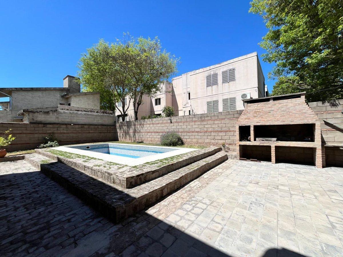 SE VENDE CASA 3 DORMITORIOS EN CHATEAU CARRERAS