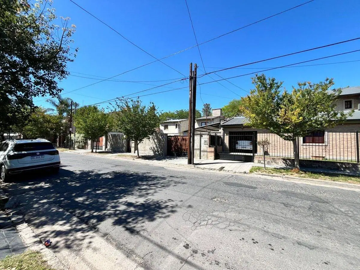 SE VENDE CASA 3 DORMITORIOS EN CHATEAU CARRERAS 2