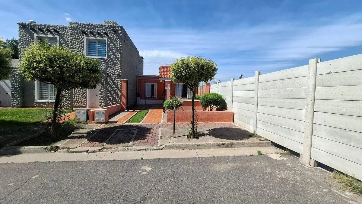 SE VENDE CASA APTA CREDITO SOLARES DE SANTA MARIA! 4