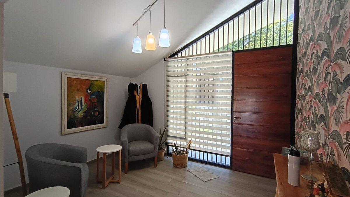 CASAEN VENTA BARRIO MAIPU 4 DORMITORIOS CON PILETA