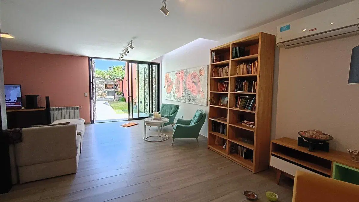 CASAEN VENTA BARRIO MAIPU 4 DORMITORIOS CON PILETA 2