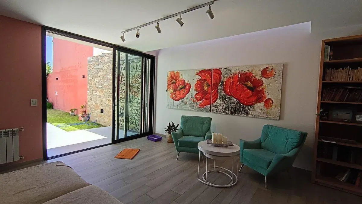 CASAEN VENTA BARRIO MAIPU 4 DORMITORIOS CON PILETA 3
