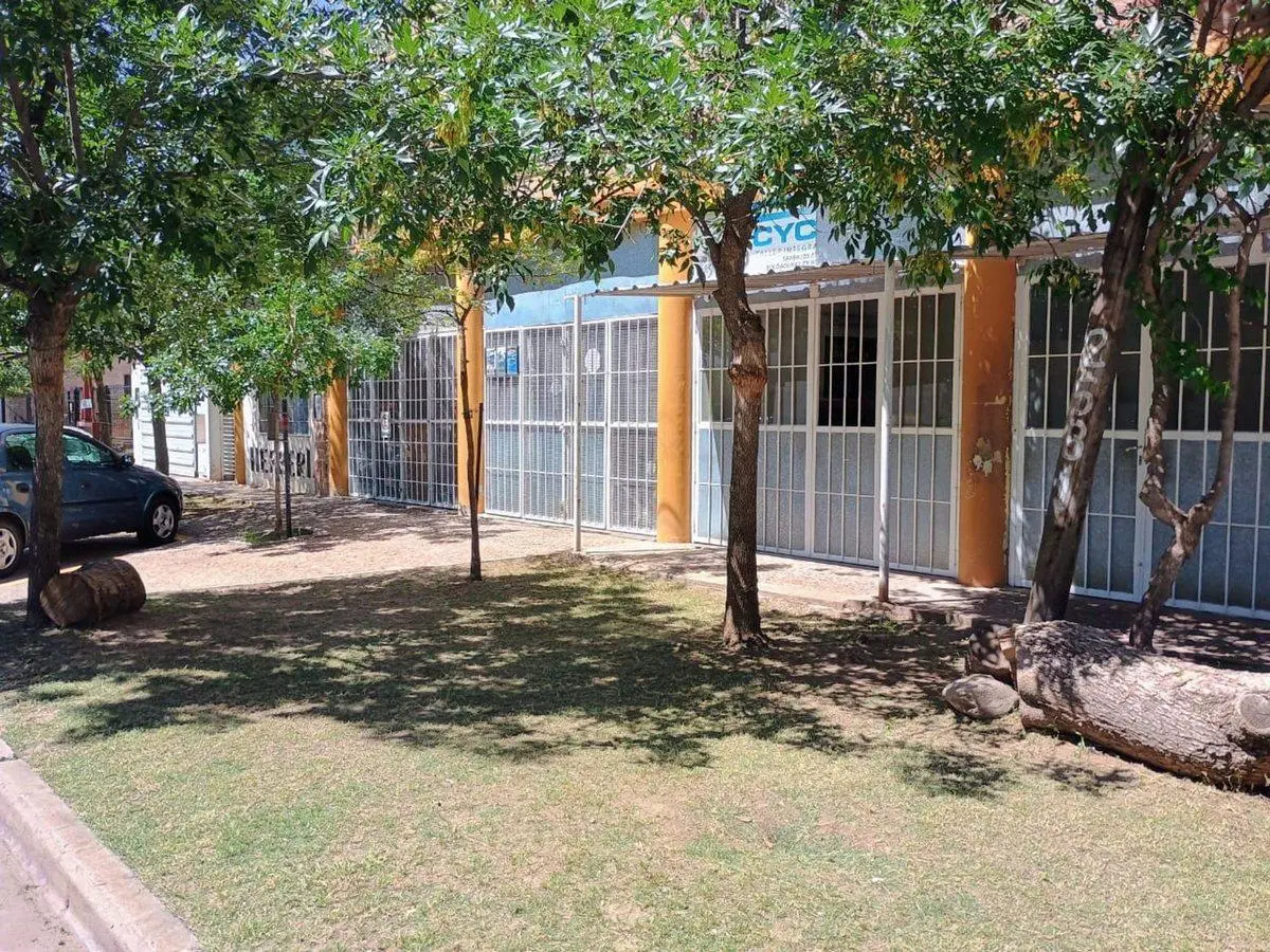 VENTA  GRAN LOCAL MAS CASA 3 DORM BARRIO ALBERDI 3