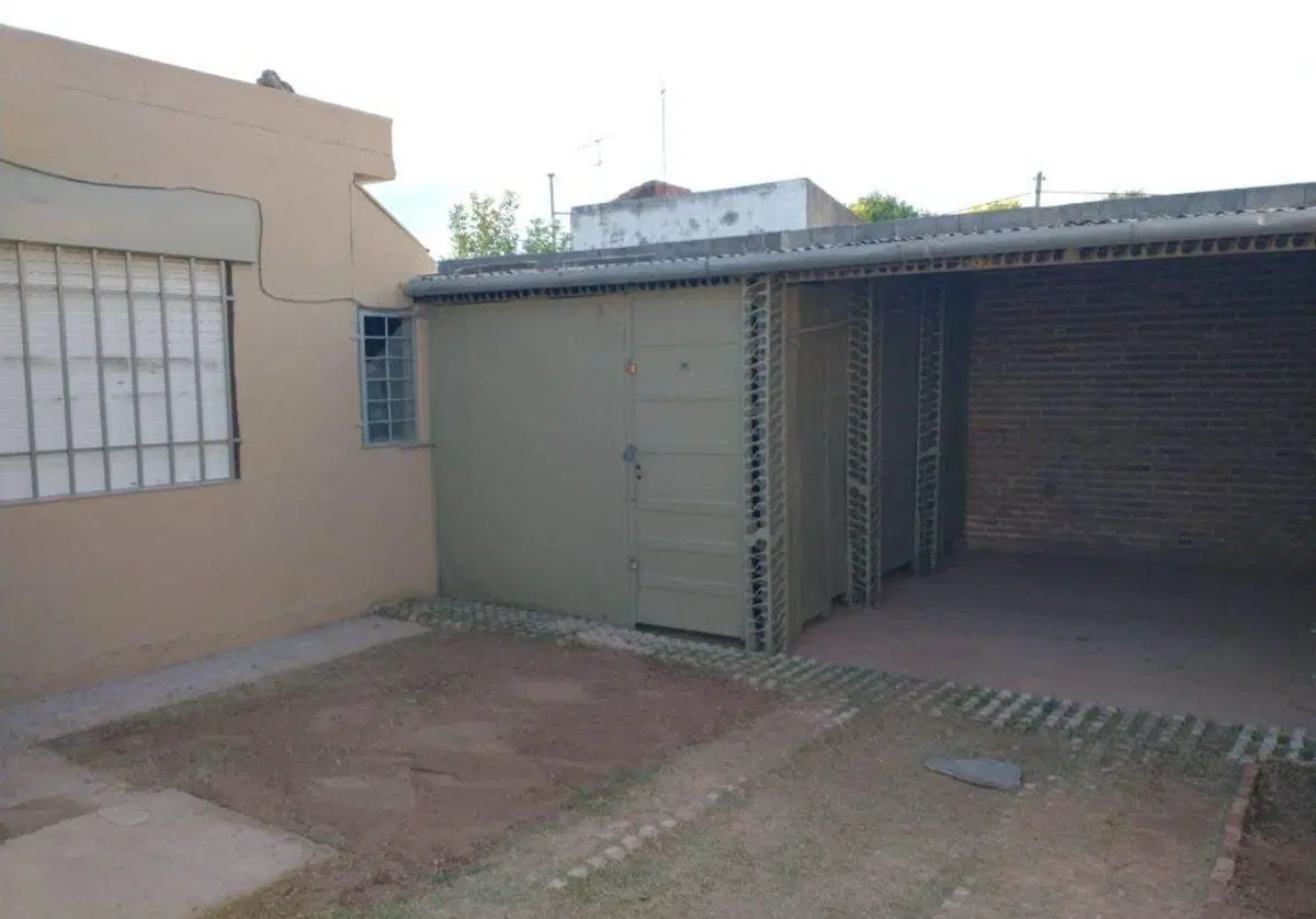 VENDE CASA EN BARRIO DEAN FUNES 3