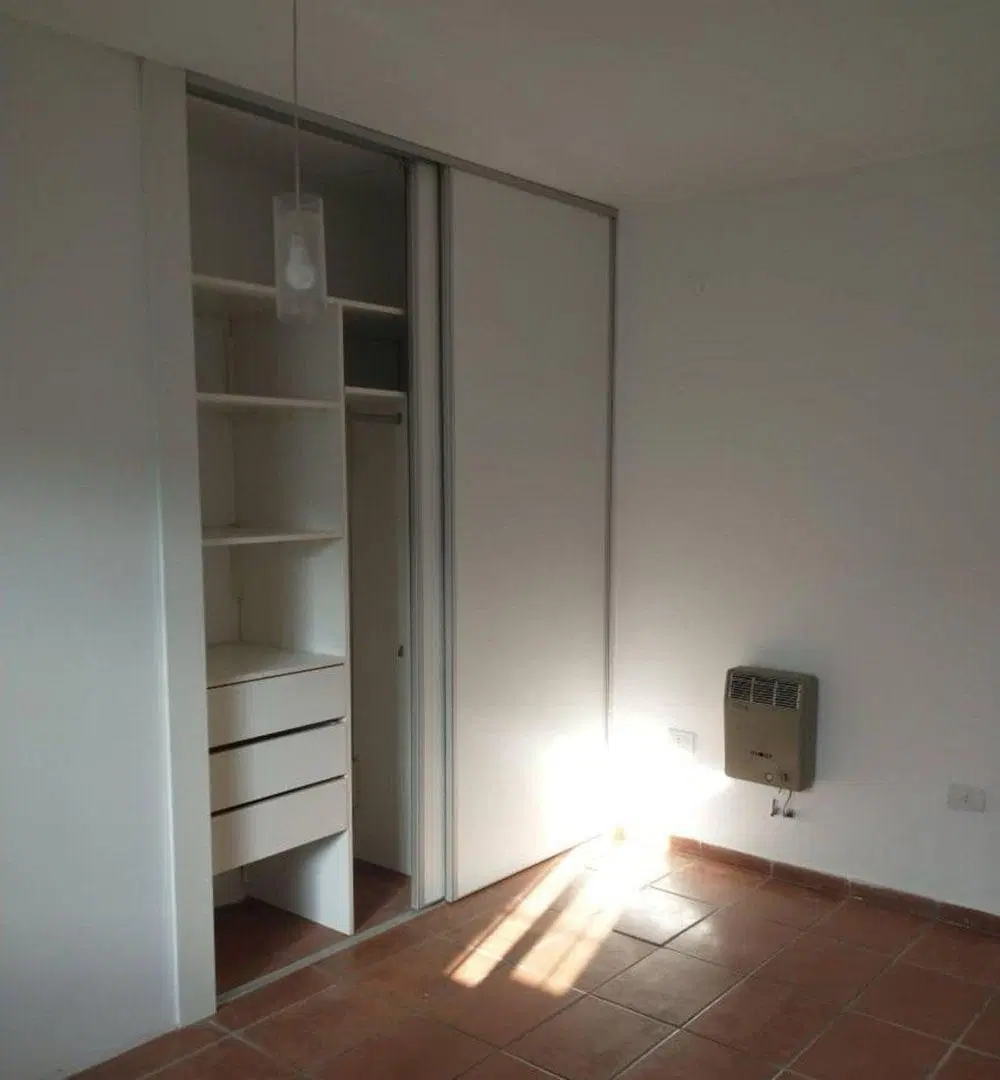 VENDE CASA EN BARRIO DEAN FUNES 5
