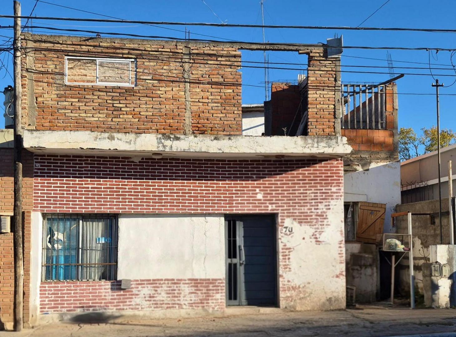 VENTA-CASA A REFACCIONAR-CENTRO DE ALTA GRACIA
