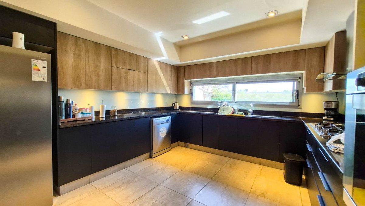 VENTA FINCAS DEL SUR II CASA 4 DORM. IMPECABLE