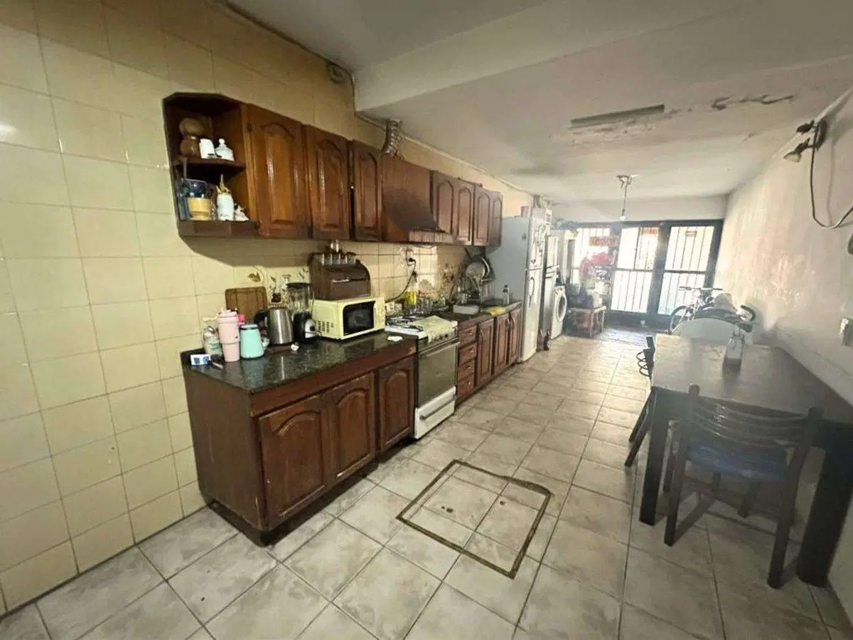 VENTA CASA A REFACCIONAR 3 DOR COLINAS V. SARFIELD 4