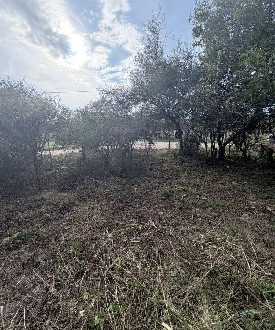 VENDO LOTE ESQUINA 1000 MTRS - VILLA P.  SIQUIMAN 3