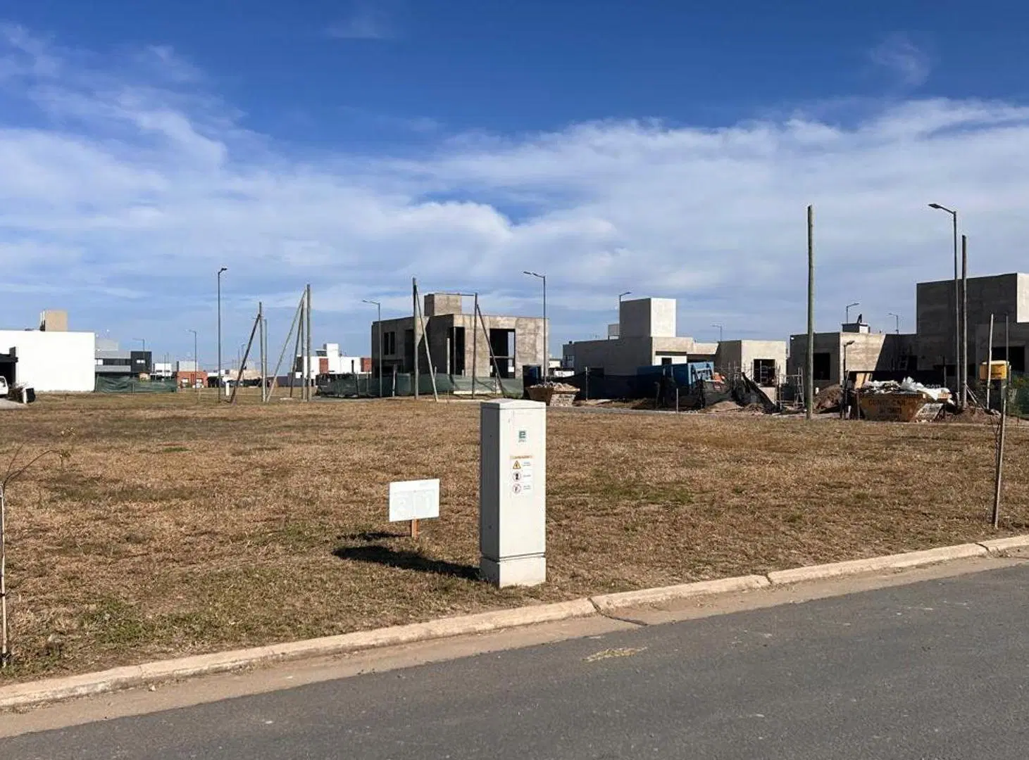 VENTA LOTE EN QUEBRADAS DE MANANTIALES 362m2 2