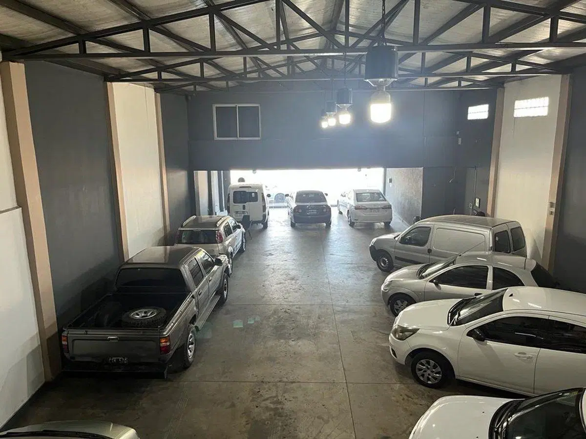 SE VENDE GALPON COMERCIAL sobre Avenida Sabattini 2
