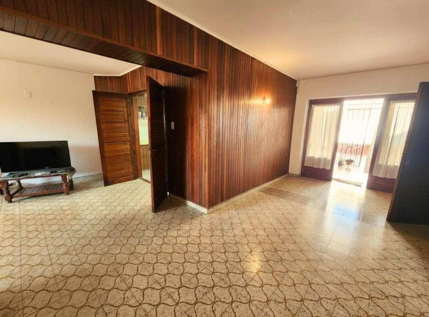 VENTA CASA 2 DORM COCHERA Y QUINCHO APTA CREDITO