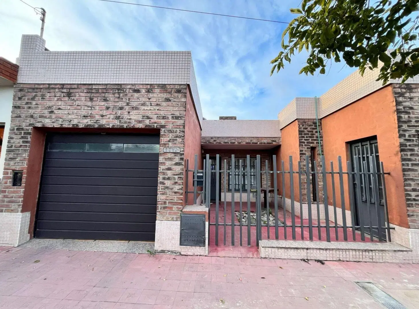 SE VENDE CASA CON PATIO EN BARRIO OBSERVATORIO 2