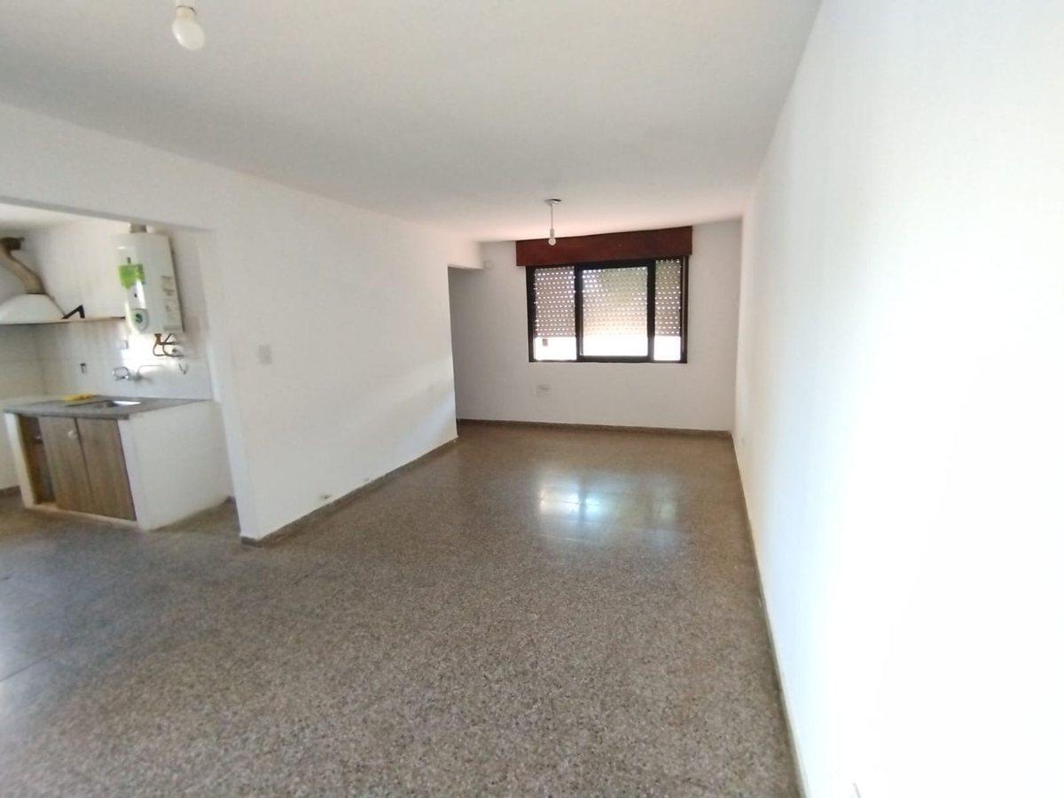 Foto de ALQUILER, 2 DORMITORIOS, COCHERA, BALCON Y ASADOR, imagen 2