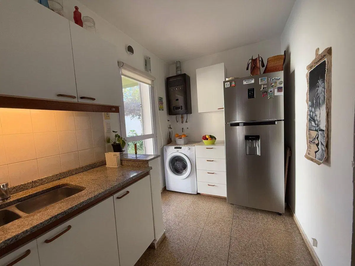 VENDE CASA CON PILETA BARRIO DEAN FUNES 5