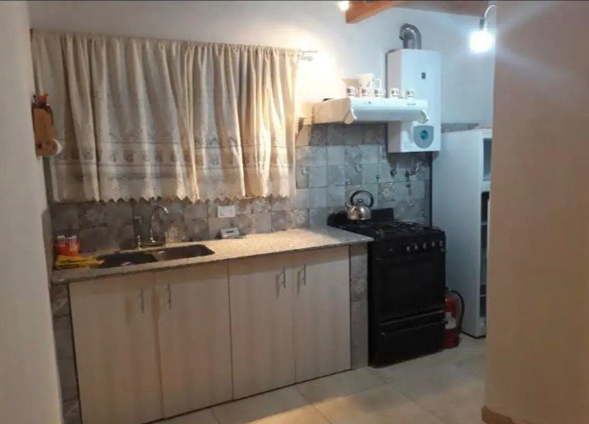 VENDO CASA 1 DORM  CON GRAN TERRENO 1300 -SIQUIMAN 3