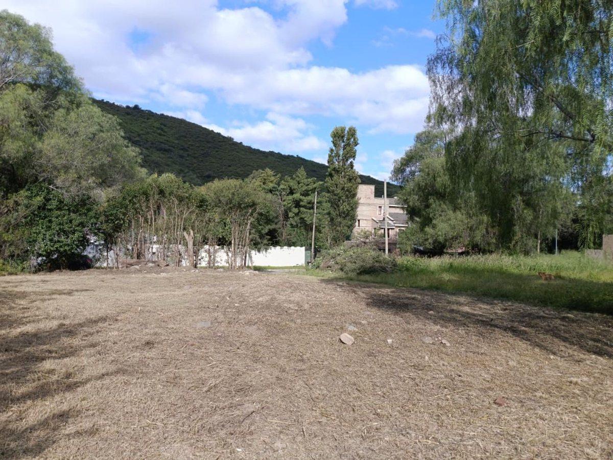 VENTA LOTE 407 M2 -LA CALERA - CENTRO-APTO DUPLEX
