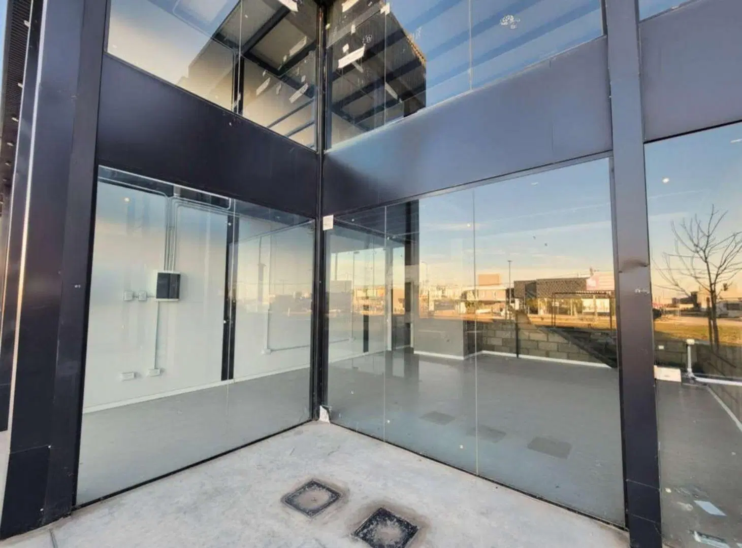 ALQUILER LOCAL 81M2 EN DOCTA SOBRE AV. LA DONOSA 4