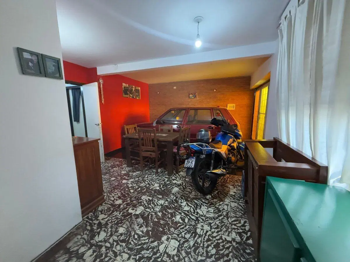 VENDE CASA PH EN BARRIO DEAN FUNES 2