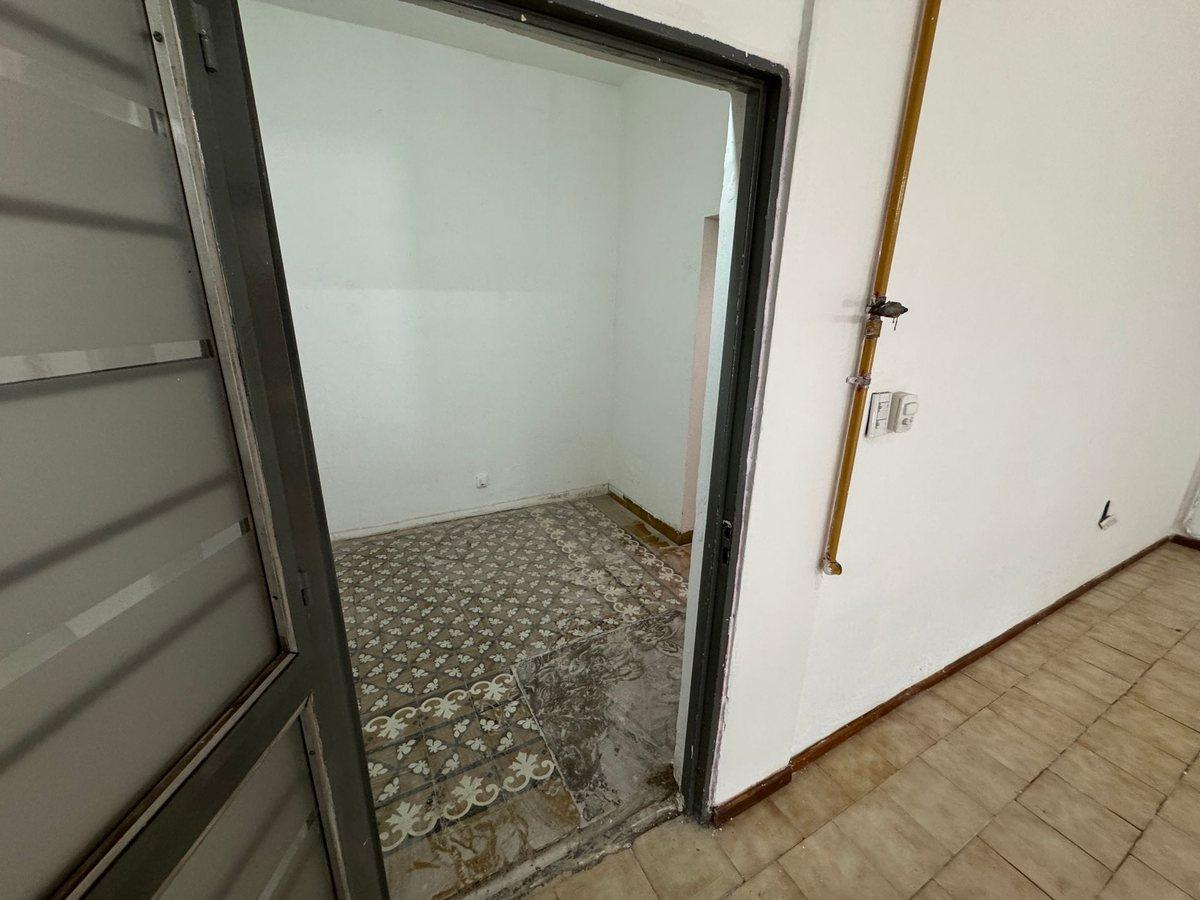 Foto de VENTA LOCAL COMERCIAL SAN VICENTE CON PARKING, imagen 3