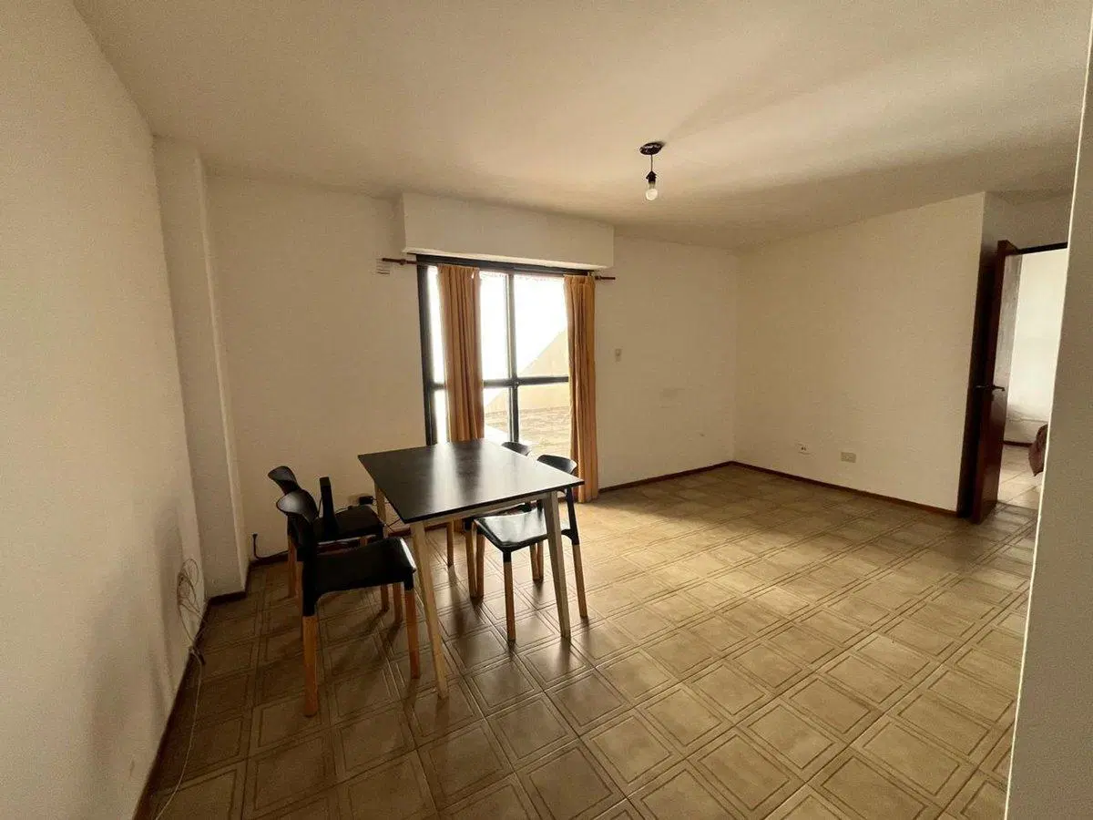 SE VENDE DPTO PLANTA BAJA CON PATIO ALBERDI 4