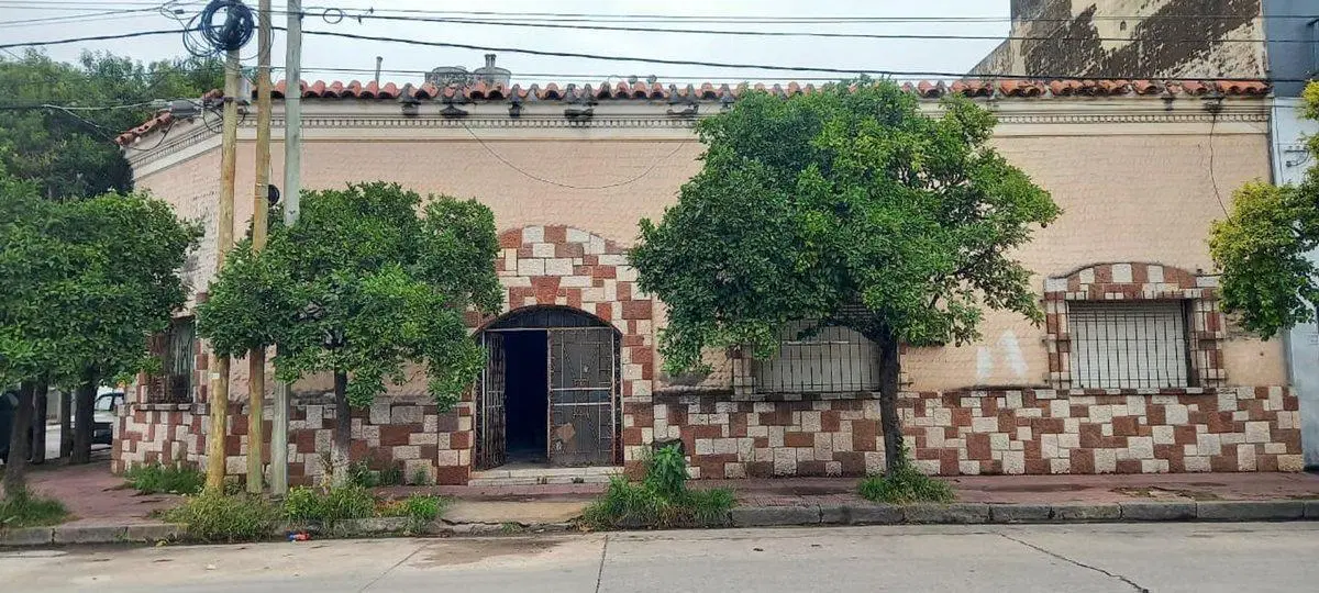 VENTA CASA ESQUINA ALBERDI ZONA D  A REMODELAR 5