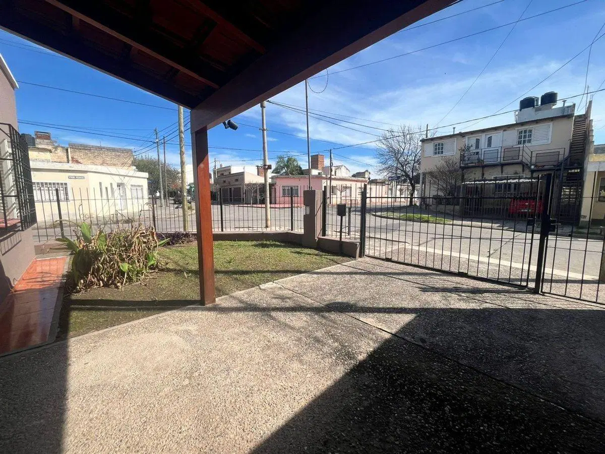 VENTA CASA ESQUINA EN COMANDANTE ESPORA 5
