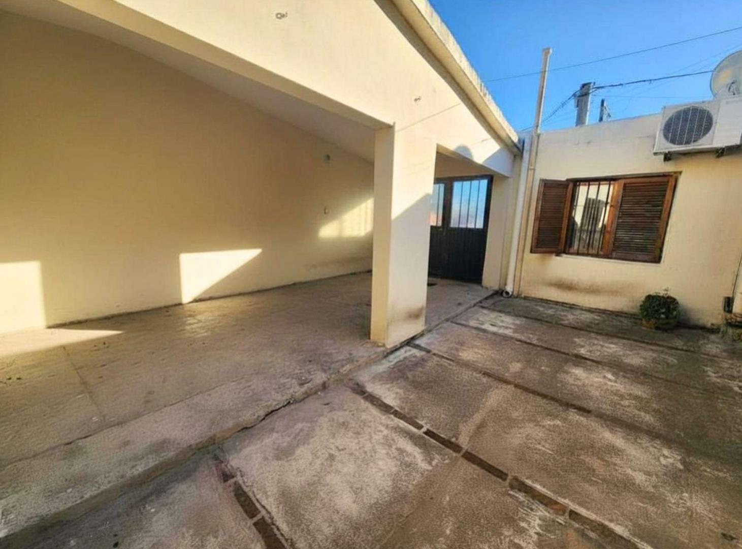 Foto de VENTA CASA ESQUINA 2 DORM COCHERA Y PATIO, imagen 3