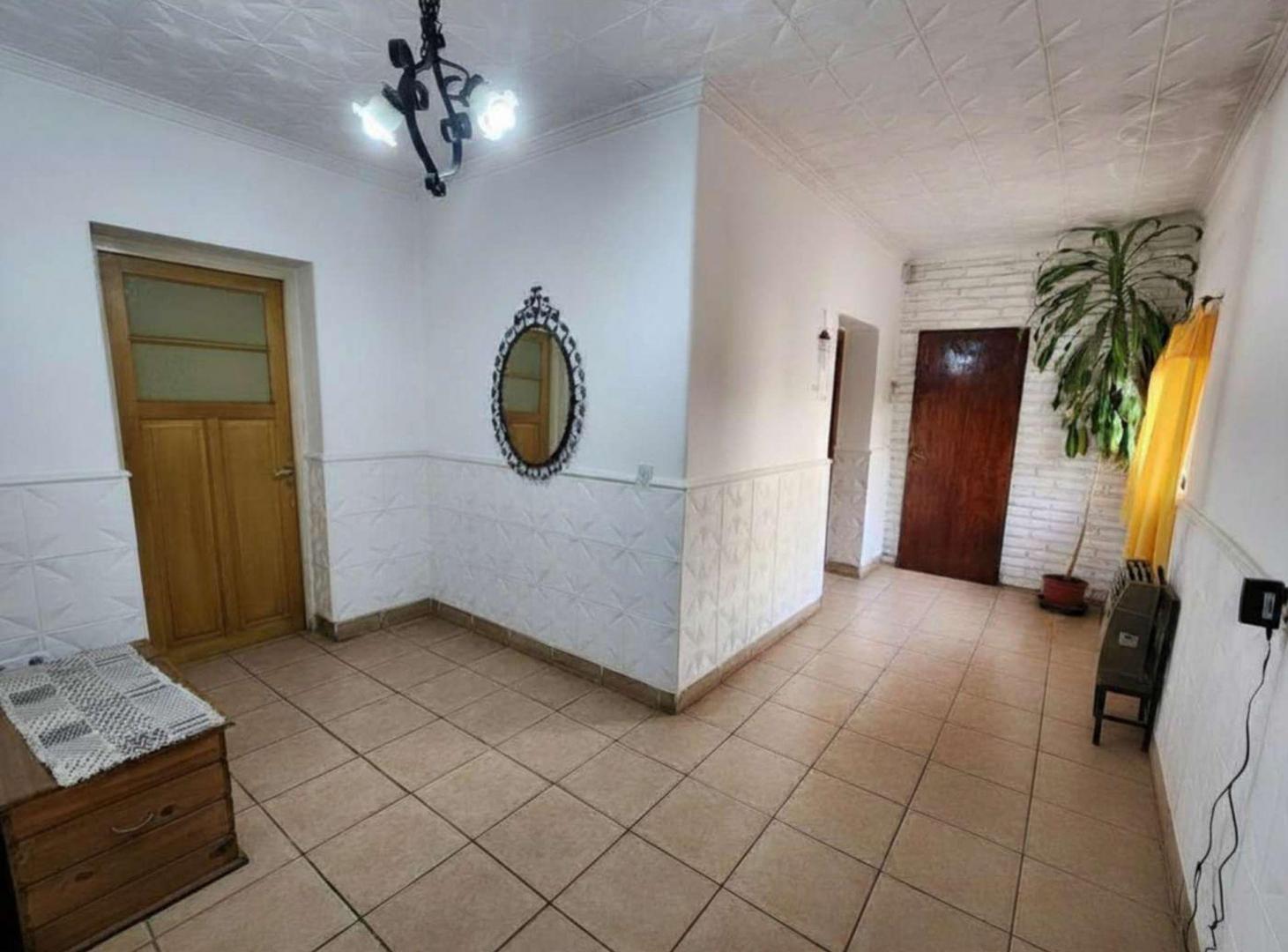 Foto de VENTA CASA ESQUINA 2 DORM COCHERA Y PATIO, imagen 2