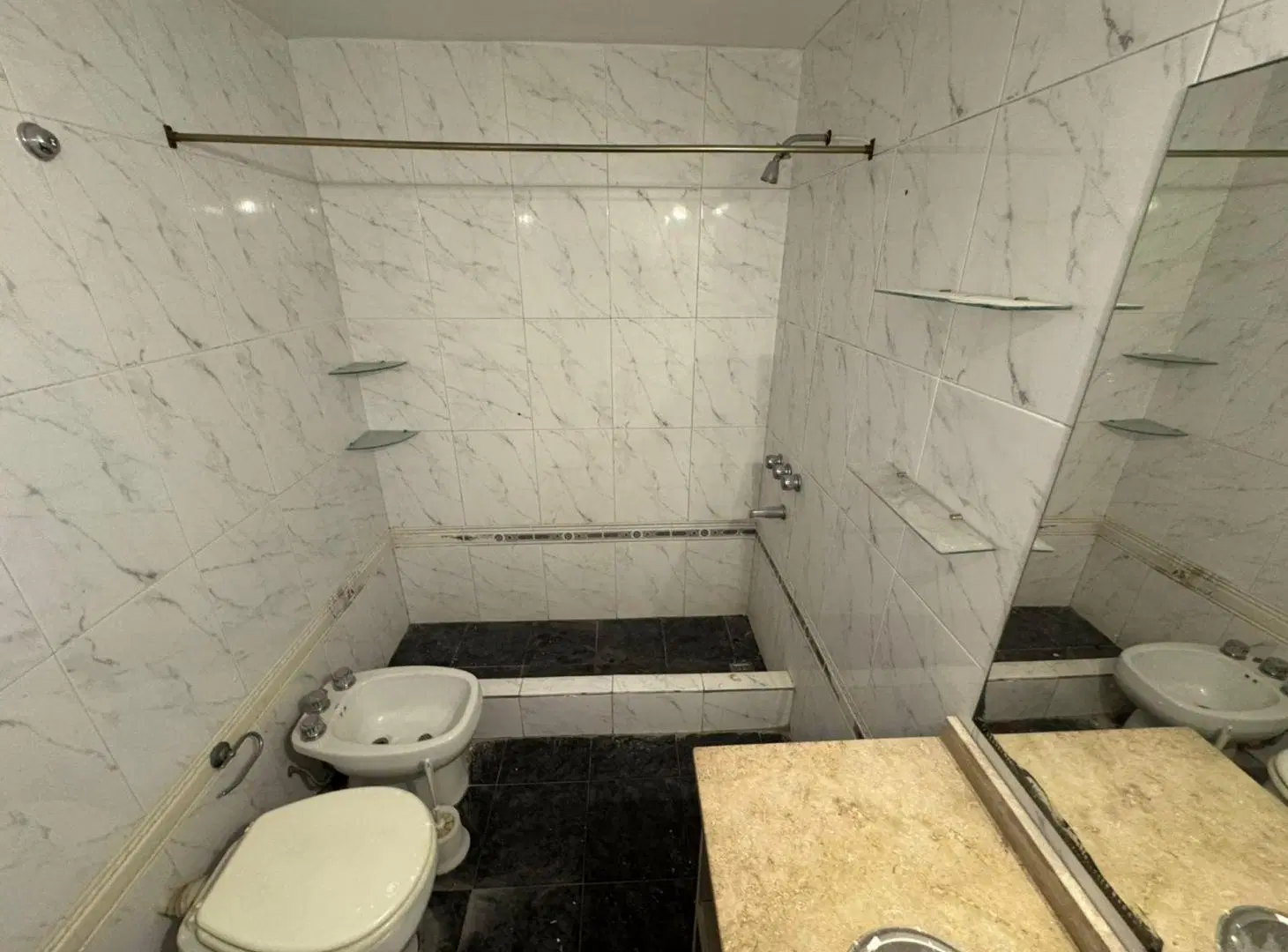 CASA EN VENTA EN NUEVO POETA 3 DORMITORIOS PILETA 5