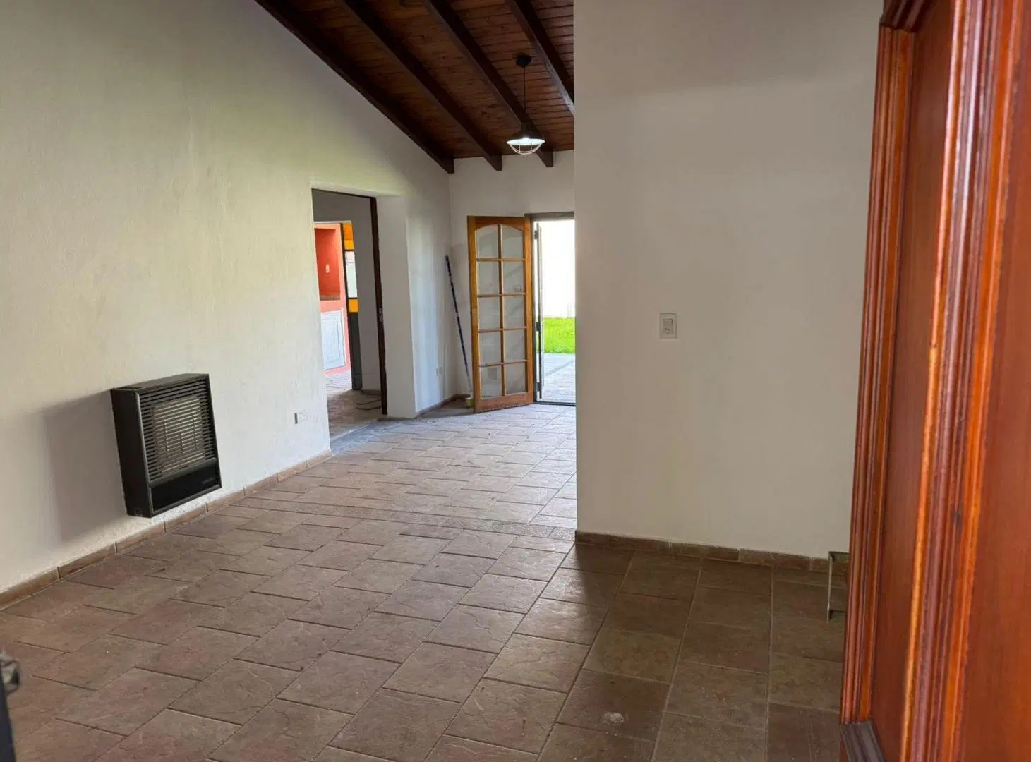 CASA EN VENTA EN NUEVO POETA 3 DORMITORIOS PILETA 4