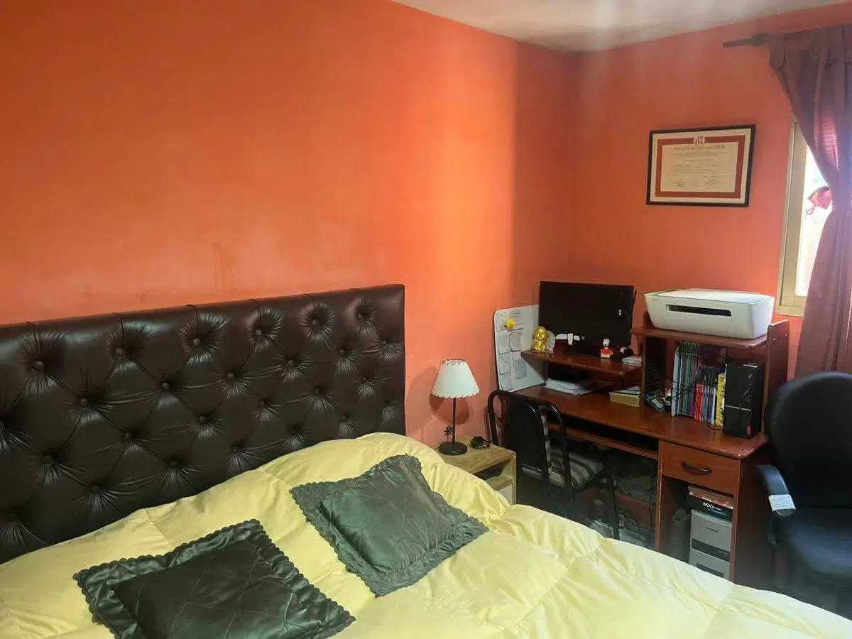 VENTA DOS CASAS DE 2 DORM EN ESTACION FLORES 2