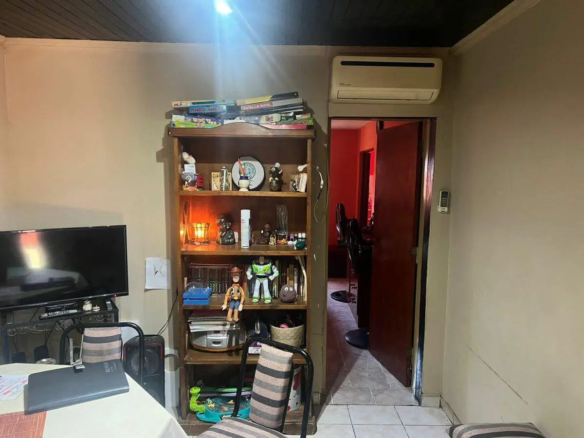 VENTA DOS CASAS DE 2 DORM EN ESTACION FLORES 8