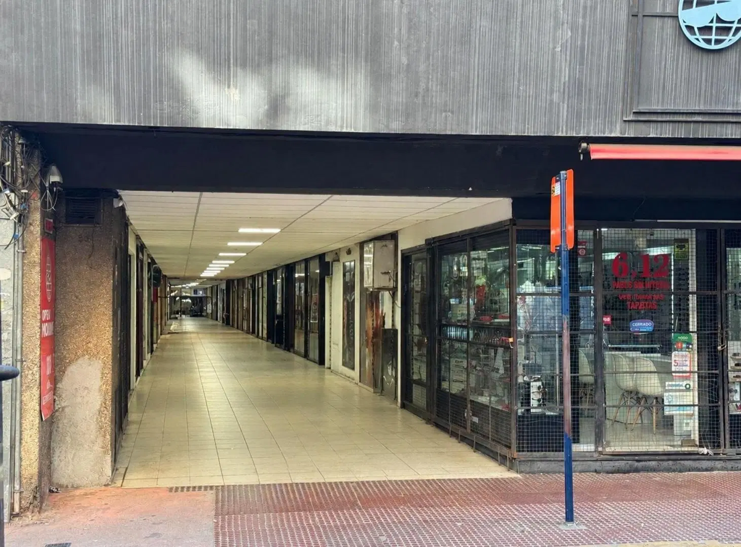 VENTA LOCAL CENTRO CON BAÑO Y OFICINAS 3