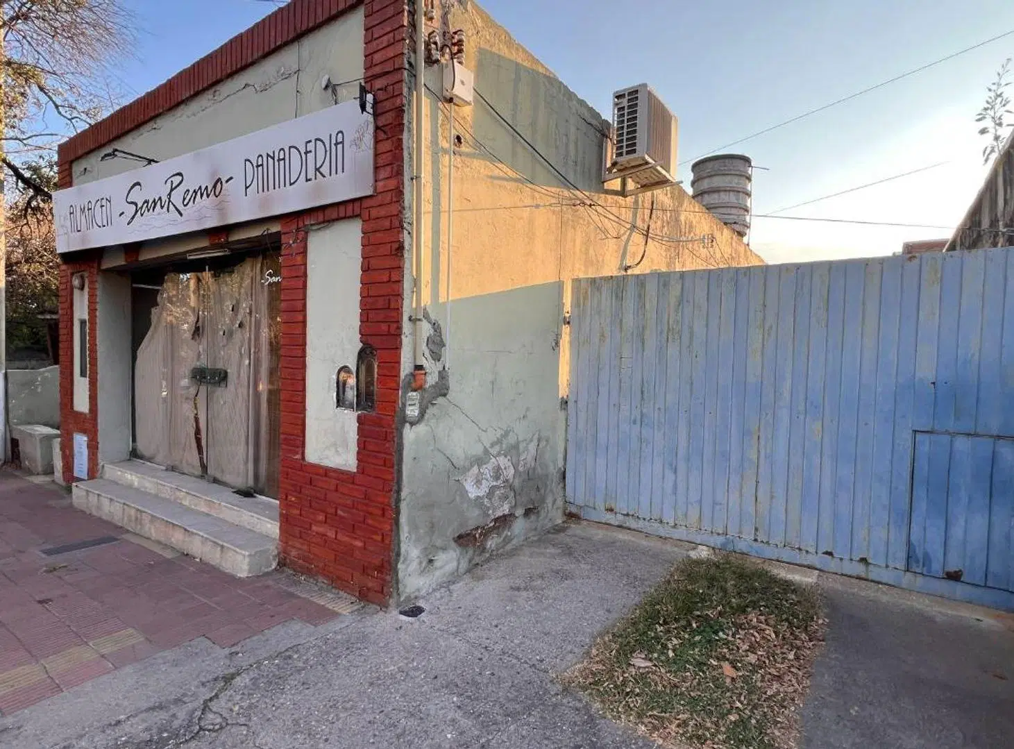 Venta casa 3dor con local  en Villa Cabrera! 5