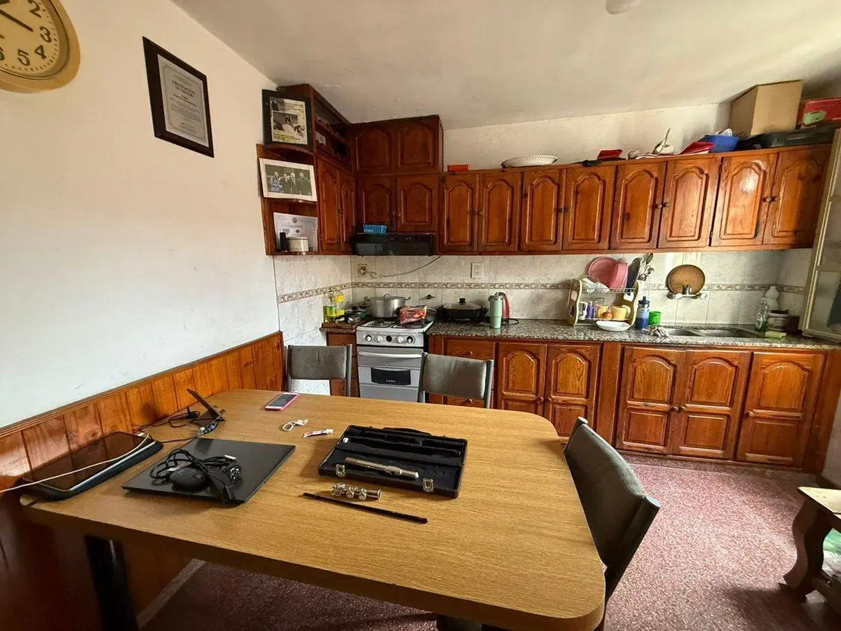 VENDE CASA + DPTO EN BARRIO YAPEYU 8