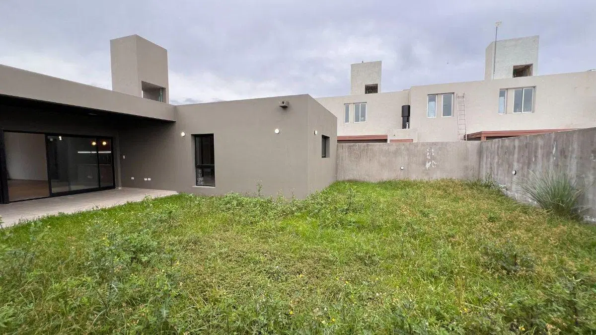 VENTA CASA 3 DOR ZONA SUR BARRIO CERRADO ESTRENAR 5