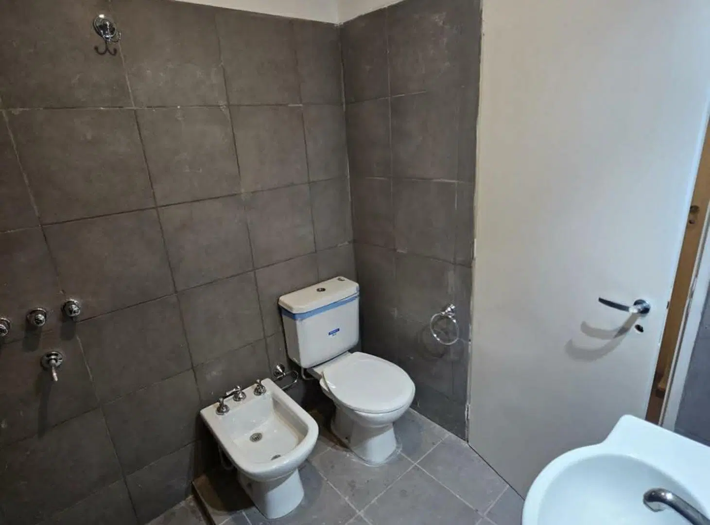 VENTA 2 DPTOS EN ALTO ALBERDI CON COCHERA 8