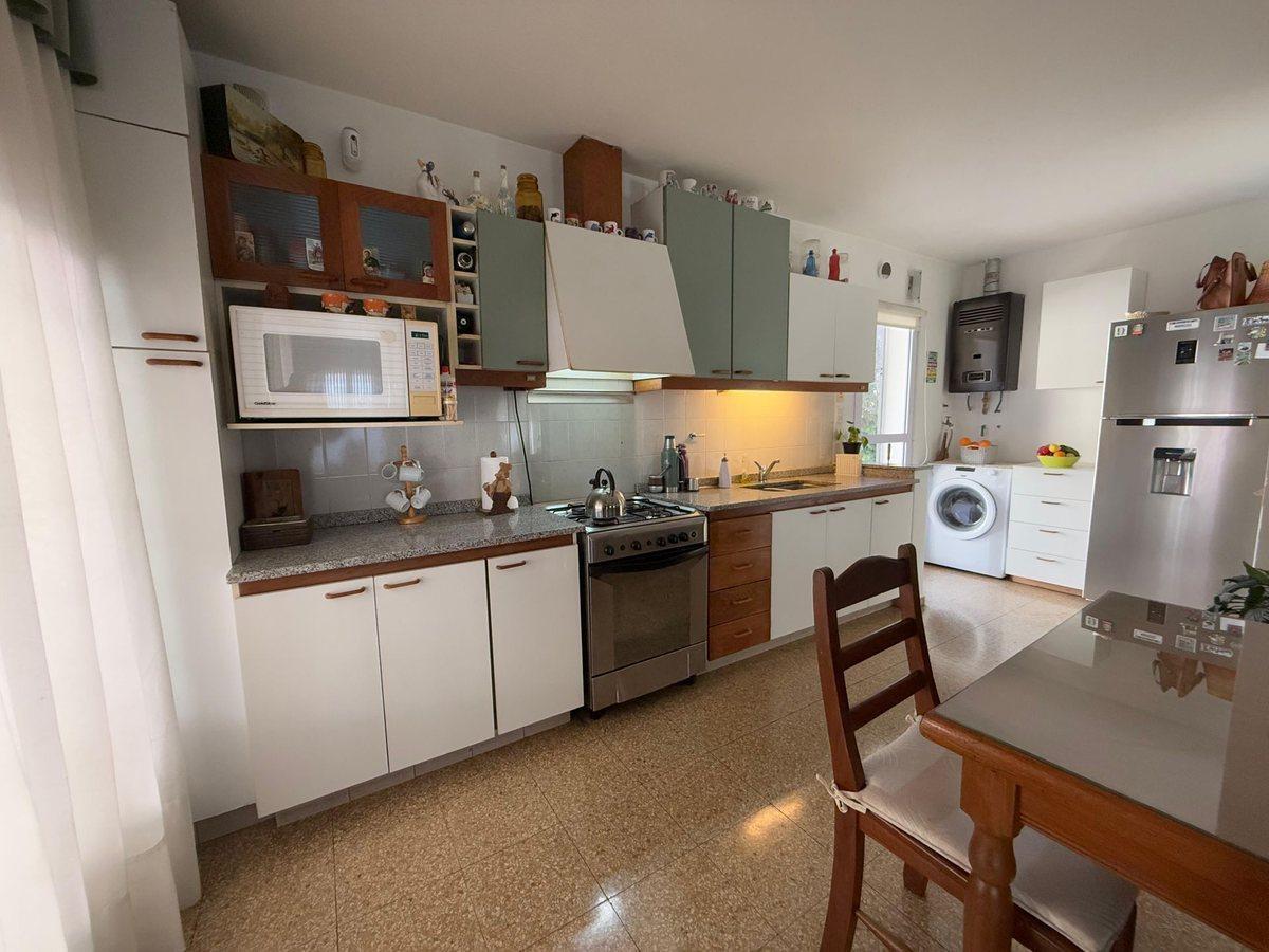 Foto de VENDE CASA CON PILETA BARRIO DEAN FUNES, imagen 5