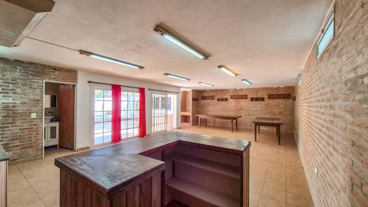 Foto de RE/MAX VENDE Bº CRISOL CASA 3 DORM. C/PILETA, imagen 3