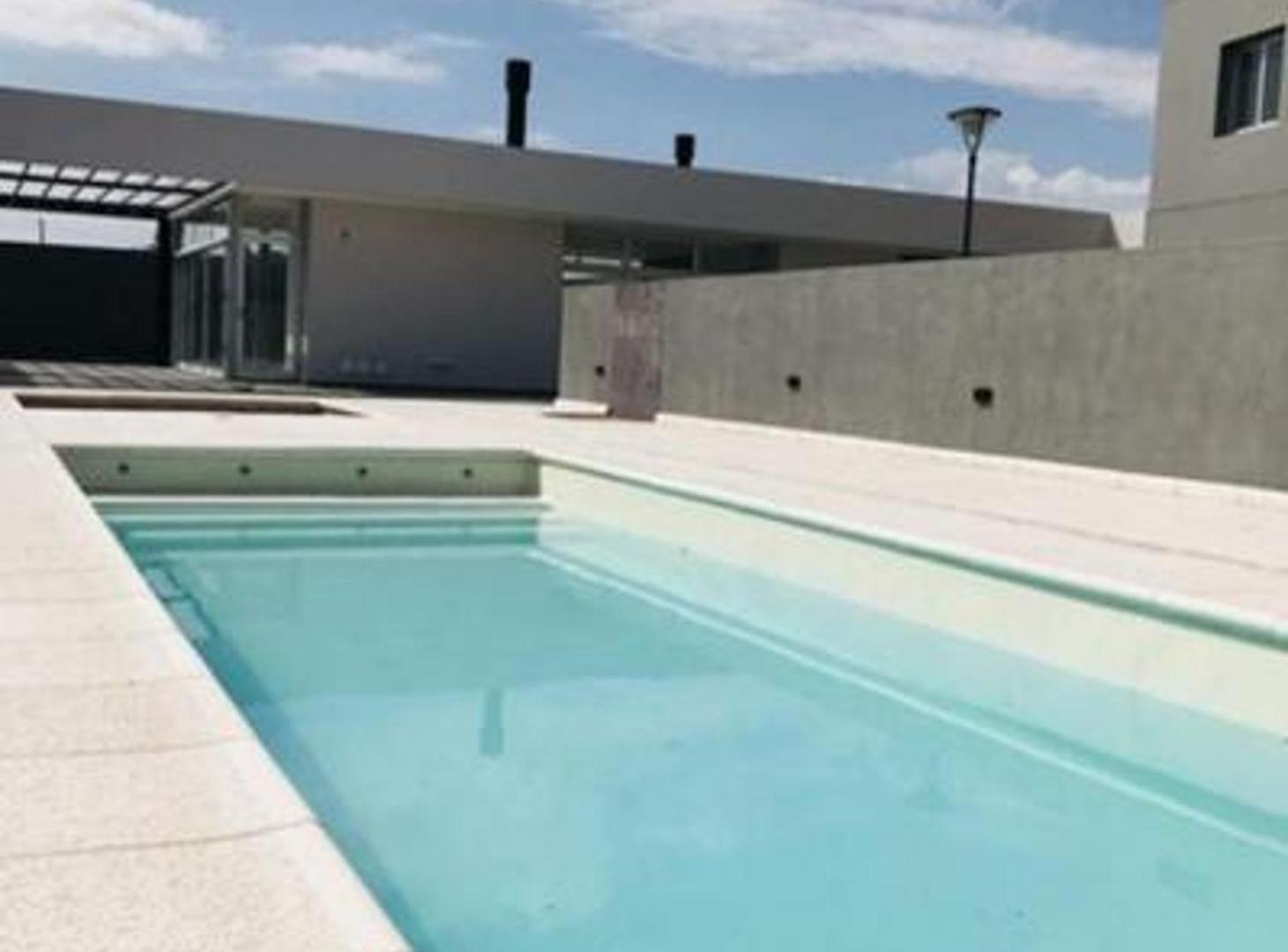 Foto de VENTA HOUSING ZONA SUR CON PILETA Y COCHERA, imagen 3