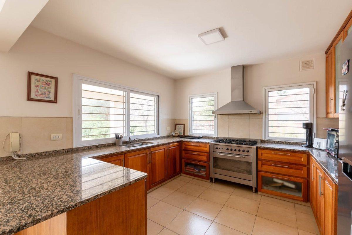 Foto de VENTA CASA EN "EL VIEJO ALGARROBO" 4 DORMITORIOS, imagen 2