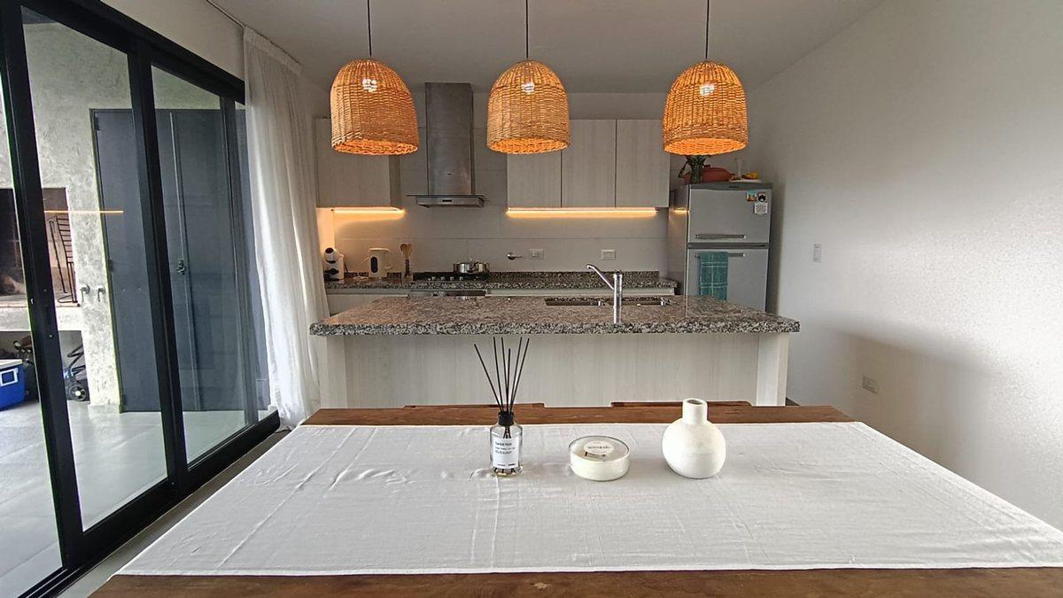 Foto de VENTA DUPLEX 2 DORM SAN IGNACIO VILLAGE SEGURIDAD, imagen 3