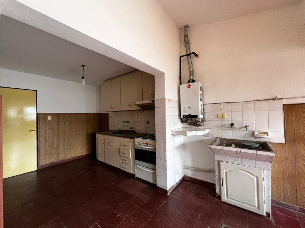 Foto de VENTA CASA LOS ROBLES 5 DORMITORIOS APTA CREDITO, imagen 3