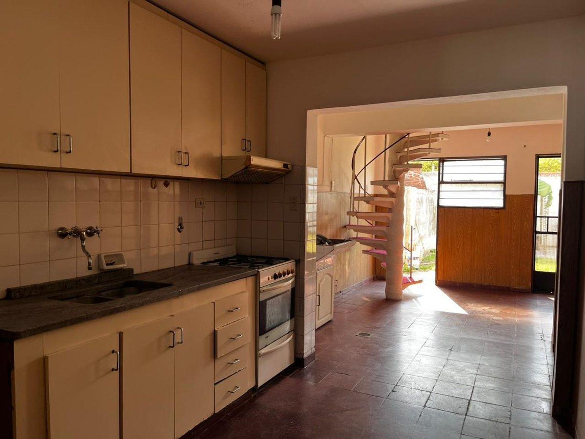 Foto de VENTA CASA LOS ROBLES 5 DORMITORIOS APTA CREDITO, imagen 5